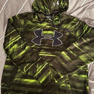 Mens medium under Armour hoodie great condition and comfortable